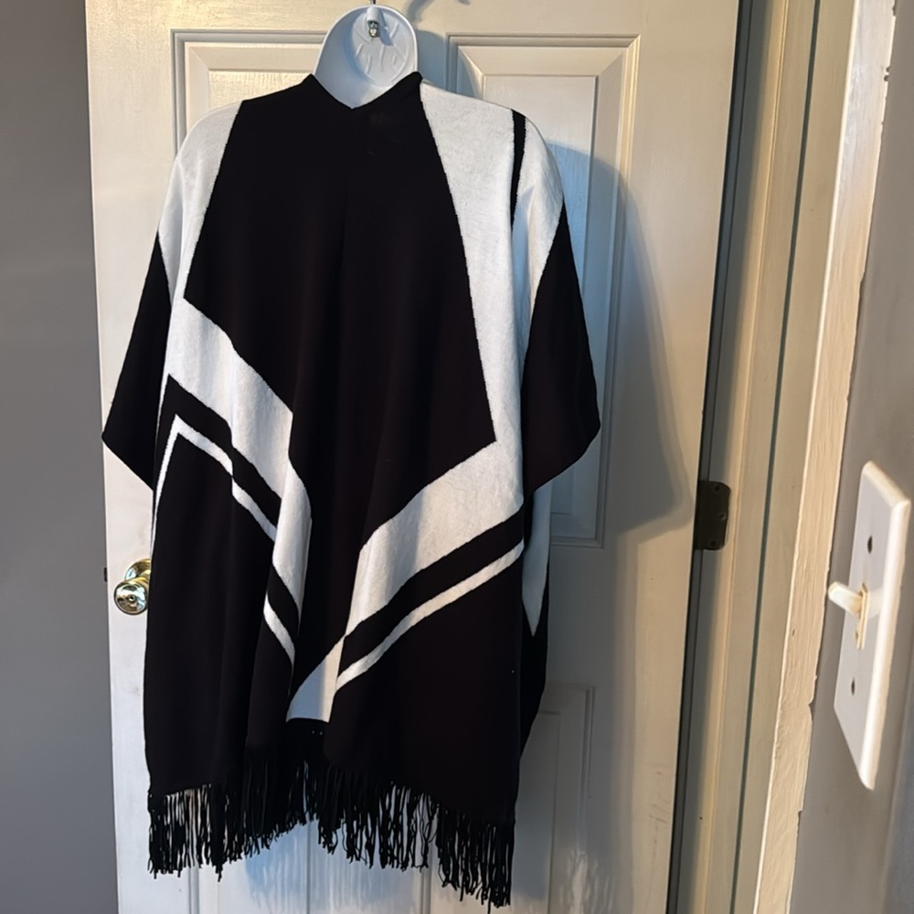 Chico’s Ruana S/M NWT - Picture 2 of 5